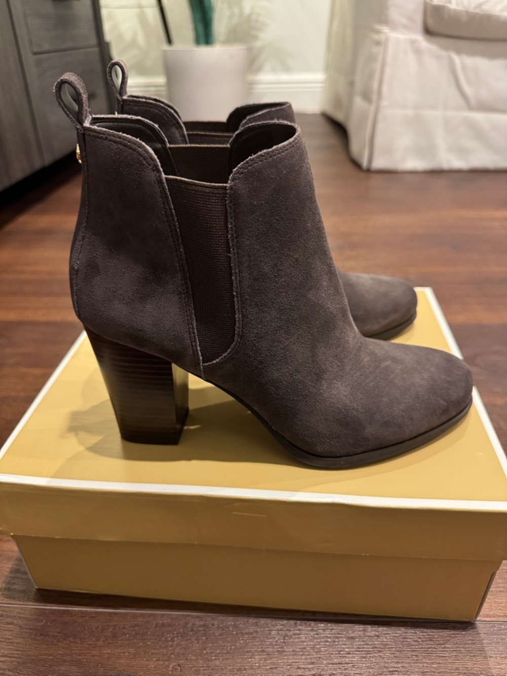 Women's Evaline Suede Leather Block Heel Ankle Bootie - Brown size 8 - Picture 6 of 10